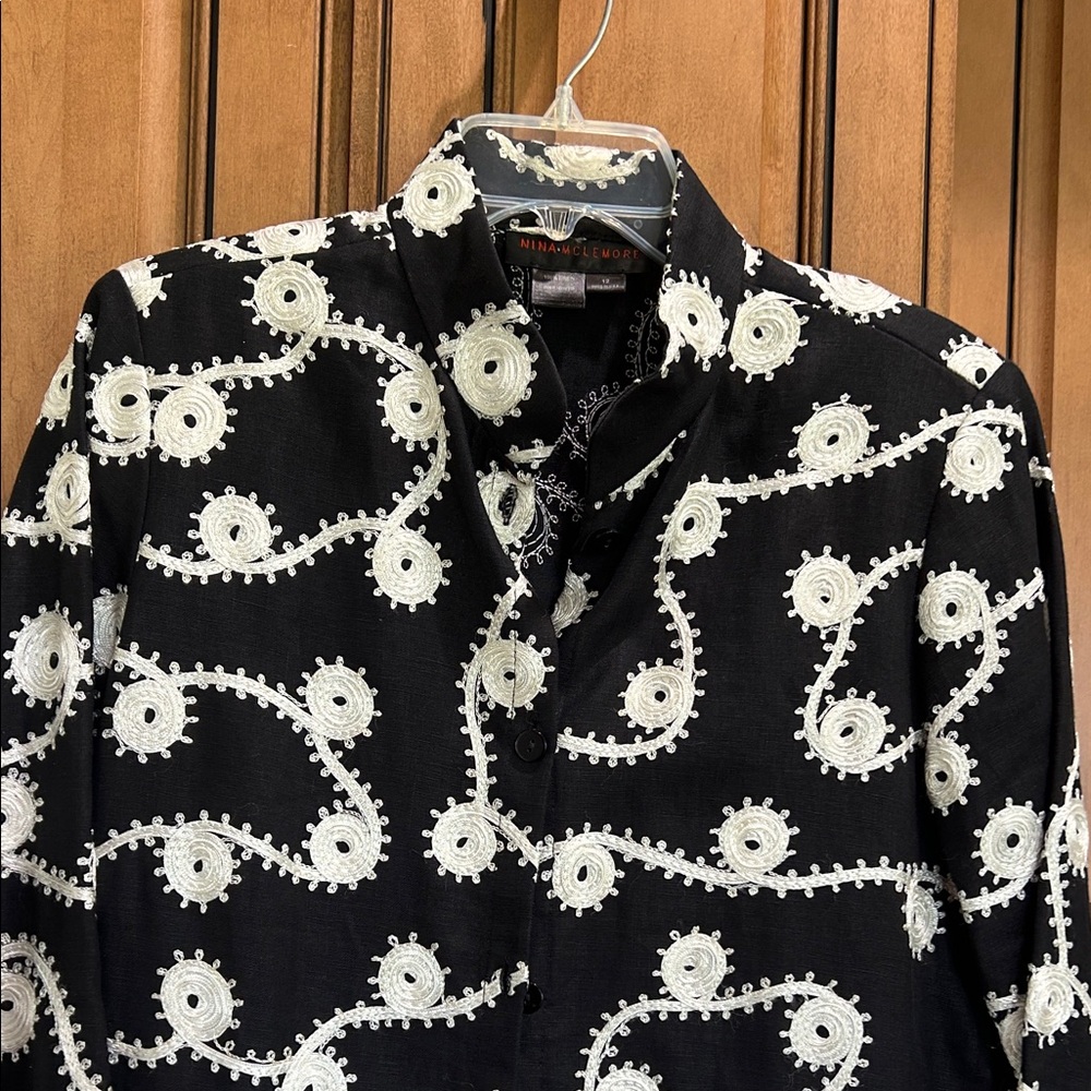 Black Embroidered Button-Front linen Blouse Jacket - Picture 3 of 6